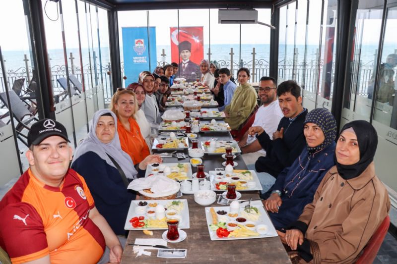YALOVA BELED�YES� ENGELL�LER HAFTASI VE Y�R�YEN K��K ETK�NL�KLER�NDE ��RENC�LERLE BULU�TU